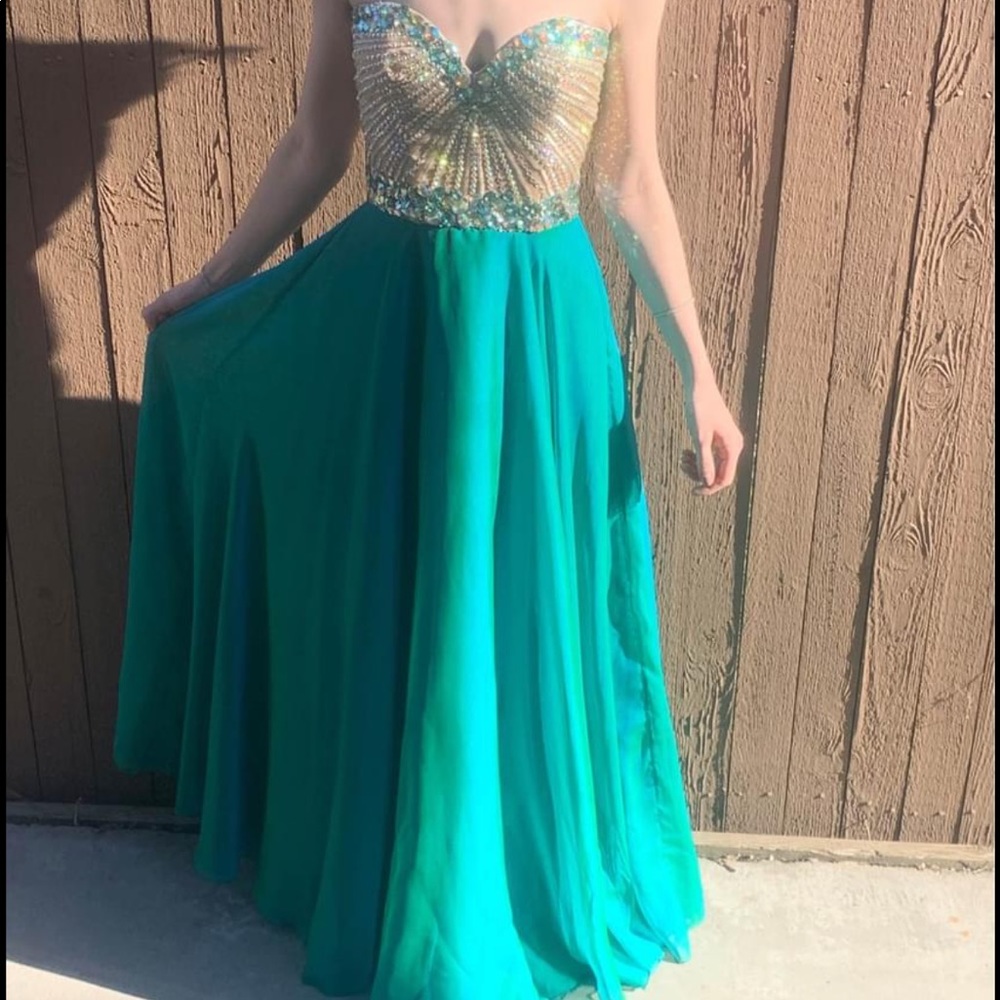 Sherri Hill size 2 prom dress.